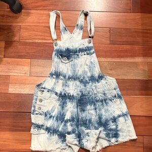 No Boundaries tie dye 

 Blue and White Kids Overalls
Size 7-9